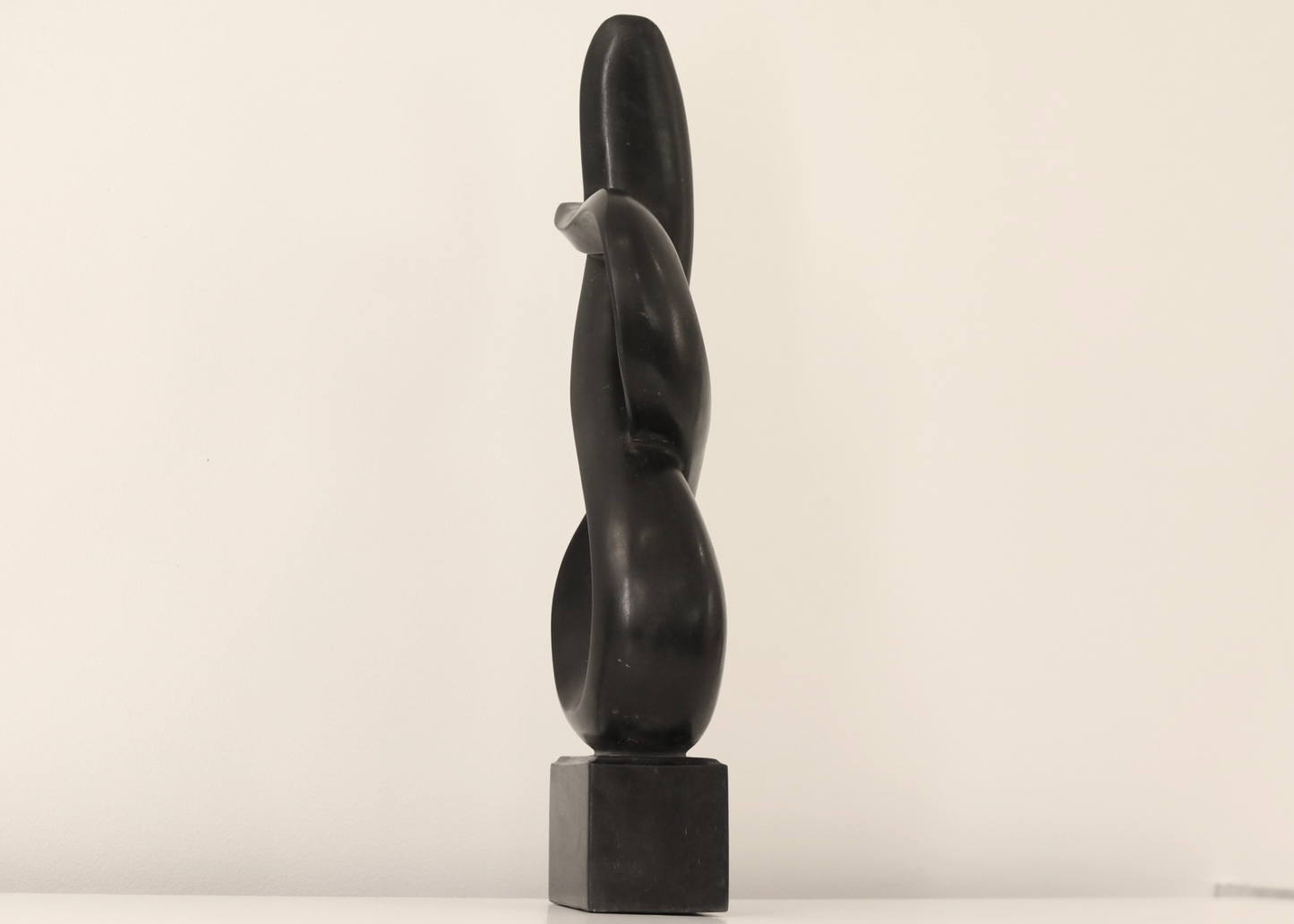 Hearts' Flame - Black Marble (48 cm)