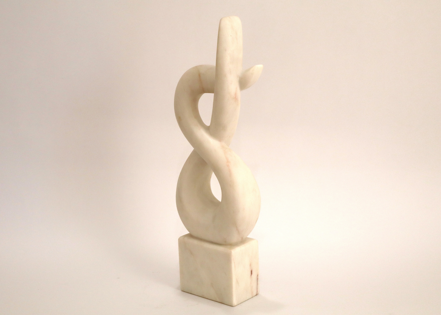 Hearts' Flame - White Marble (48 cm)