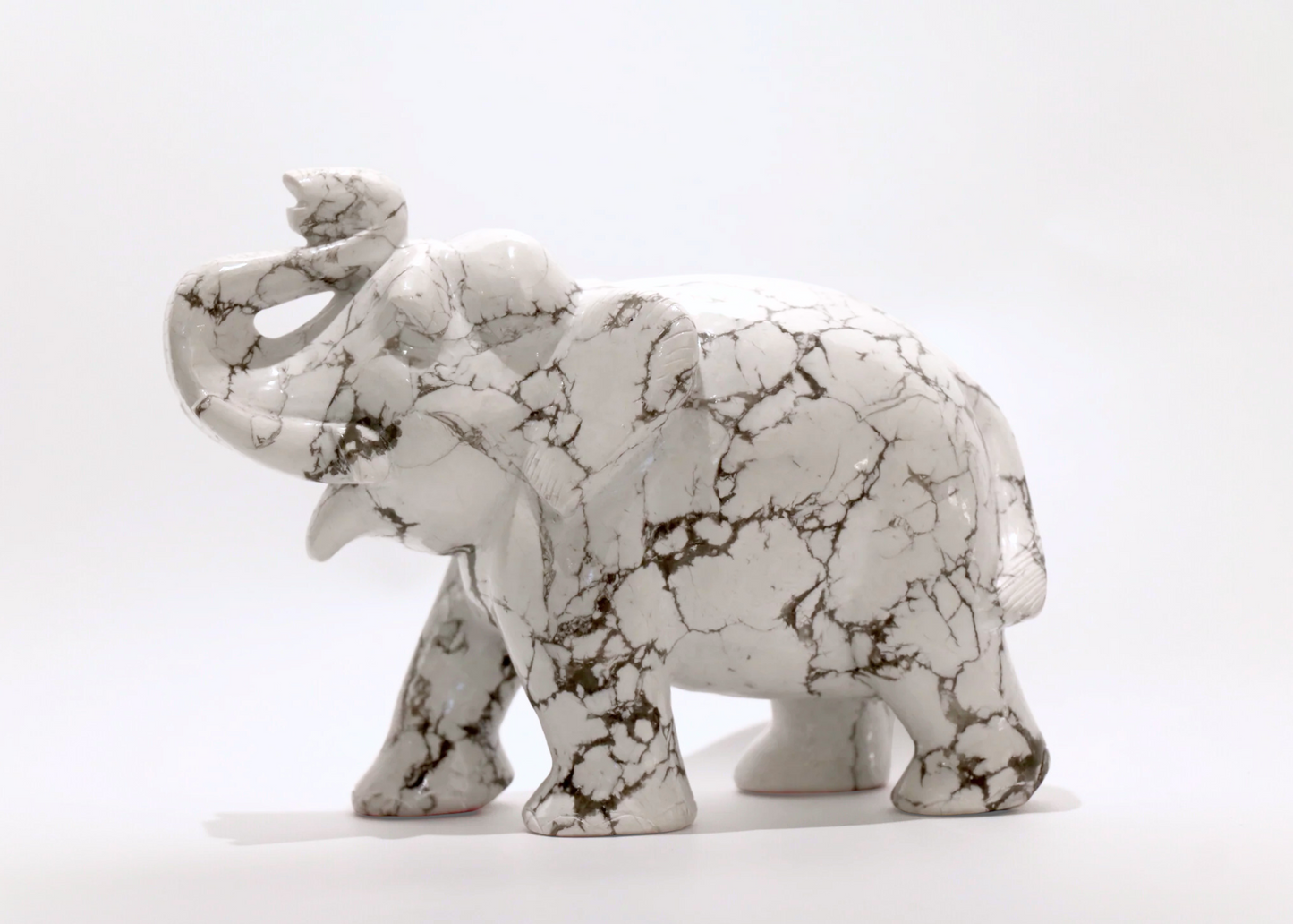 Howlite Elephant - 12cm