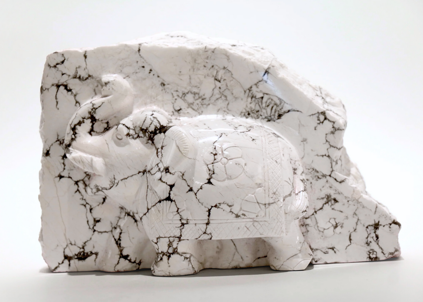 Elephant Statue - Howlite (12cm)