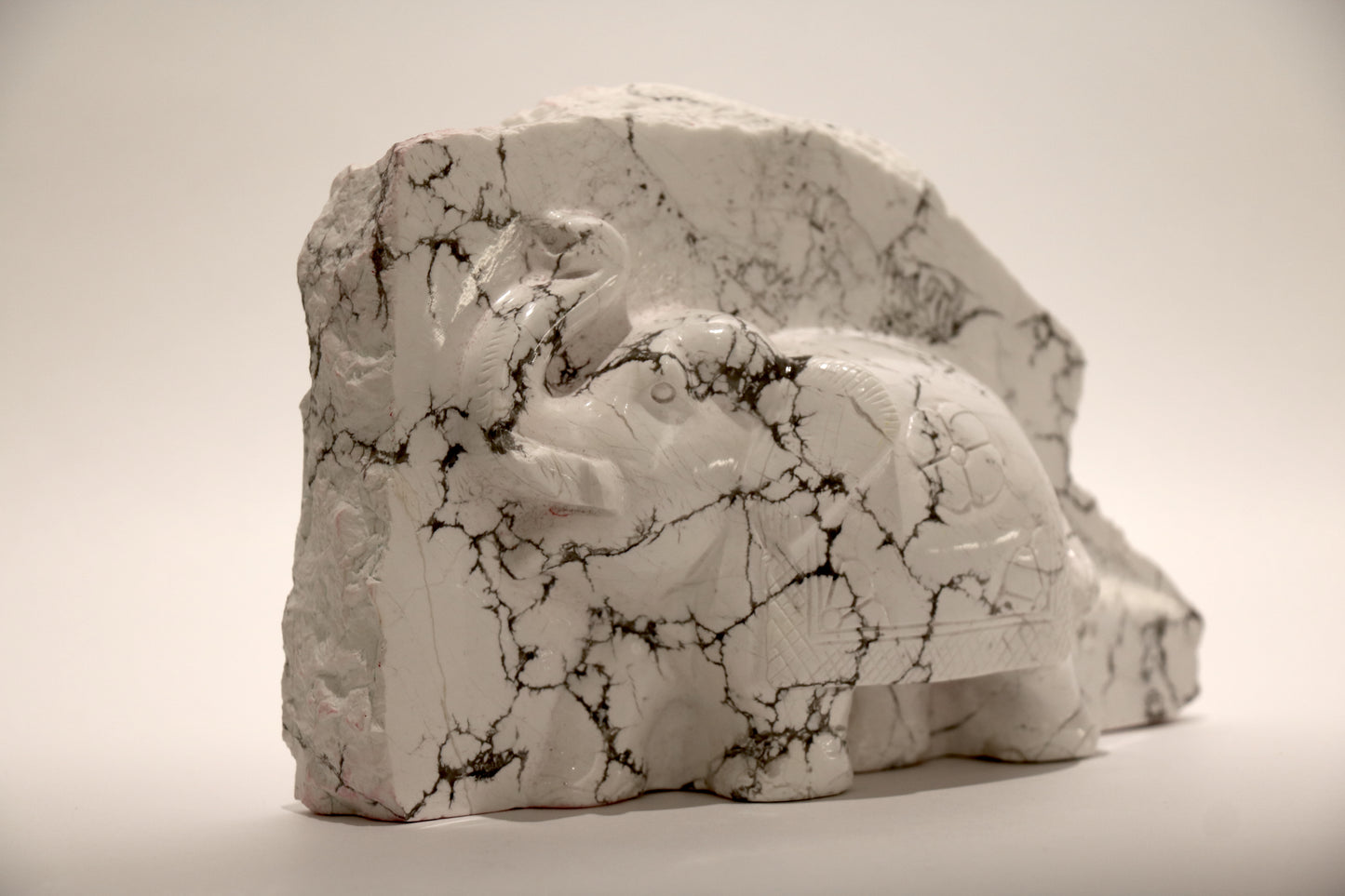 Elephant Statue - Howlite  (12cm)