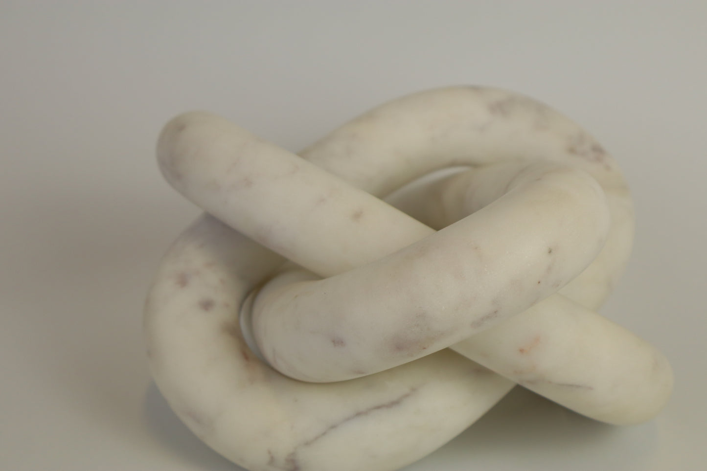 Endless Knot III - White Marble (22cm)
