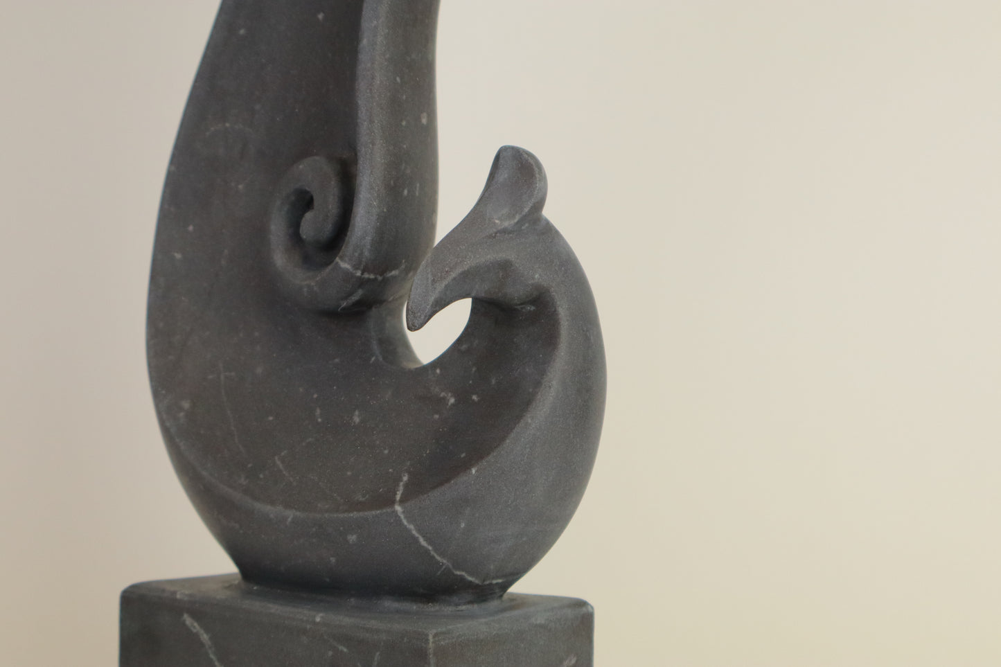 Seashell - Black Marble (50 cm)