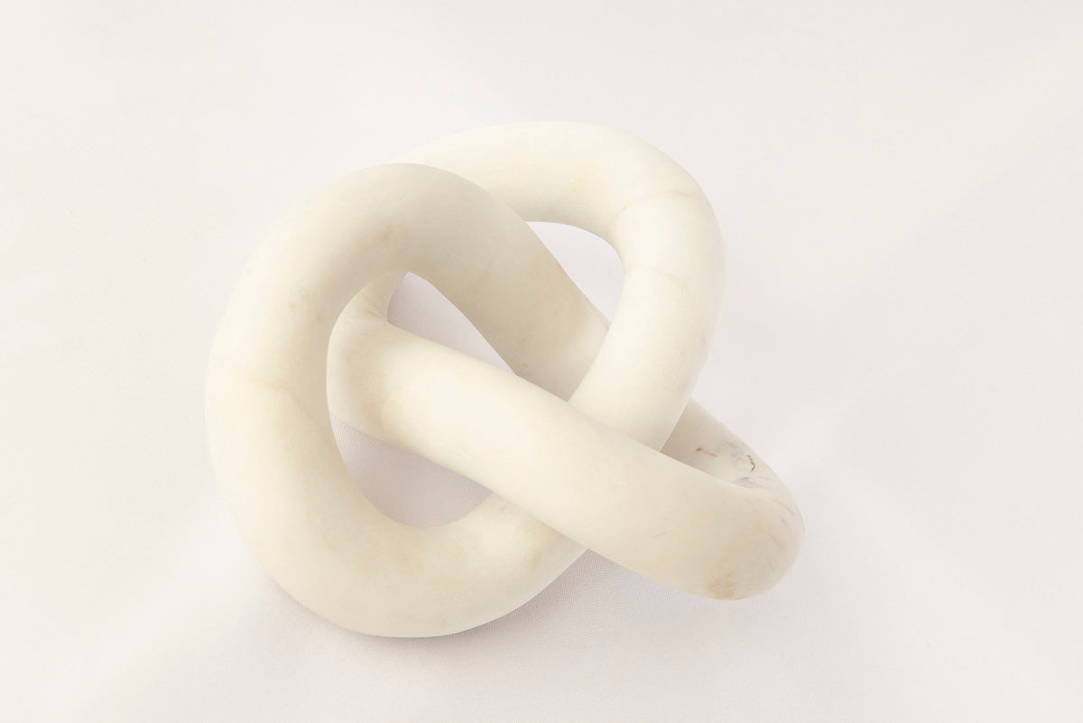 Endless Knot - White Marble (22cm)