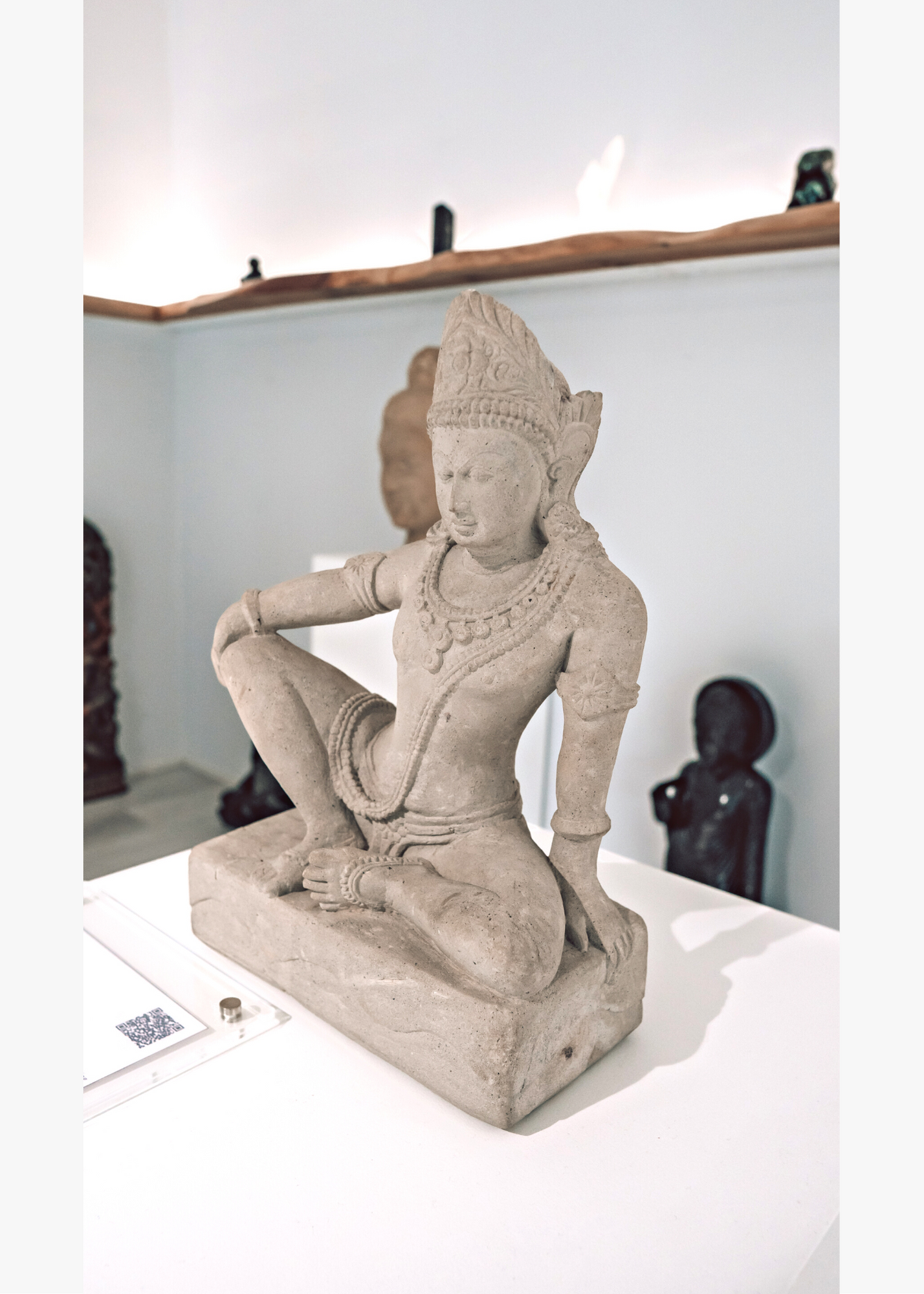Indra - Sandstone (Medium, 30cm)