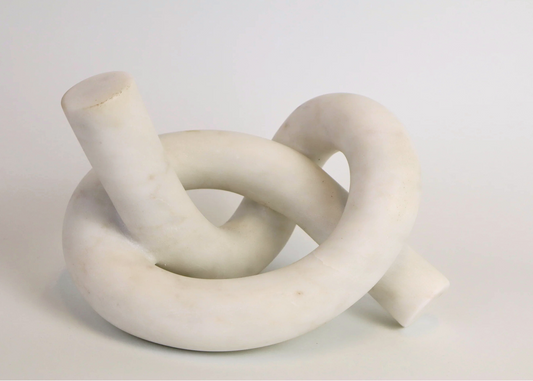 Knot II - White Marble (22 cm)