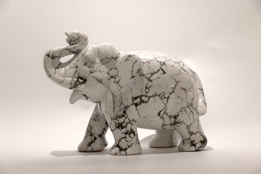 Howlite Elephant - 12cm