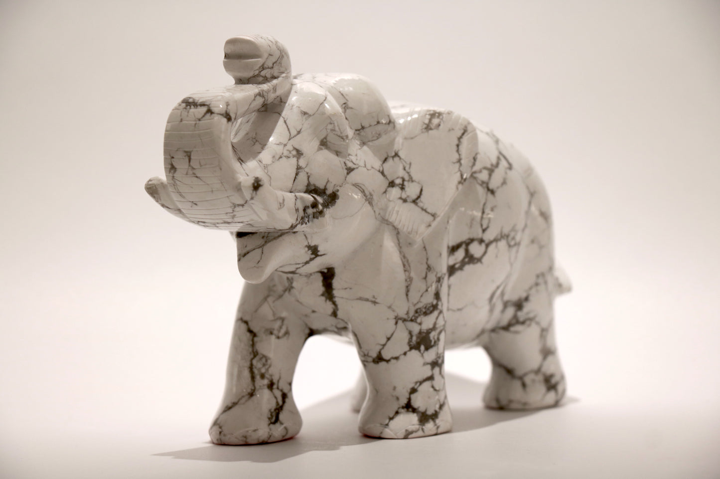Howlite Elephant - 12cm